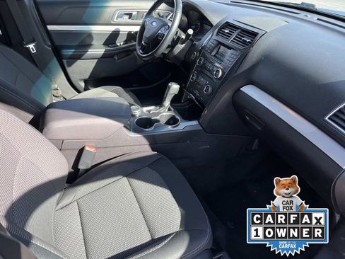 Used 2017 Ford Explorer XLT image 24