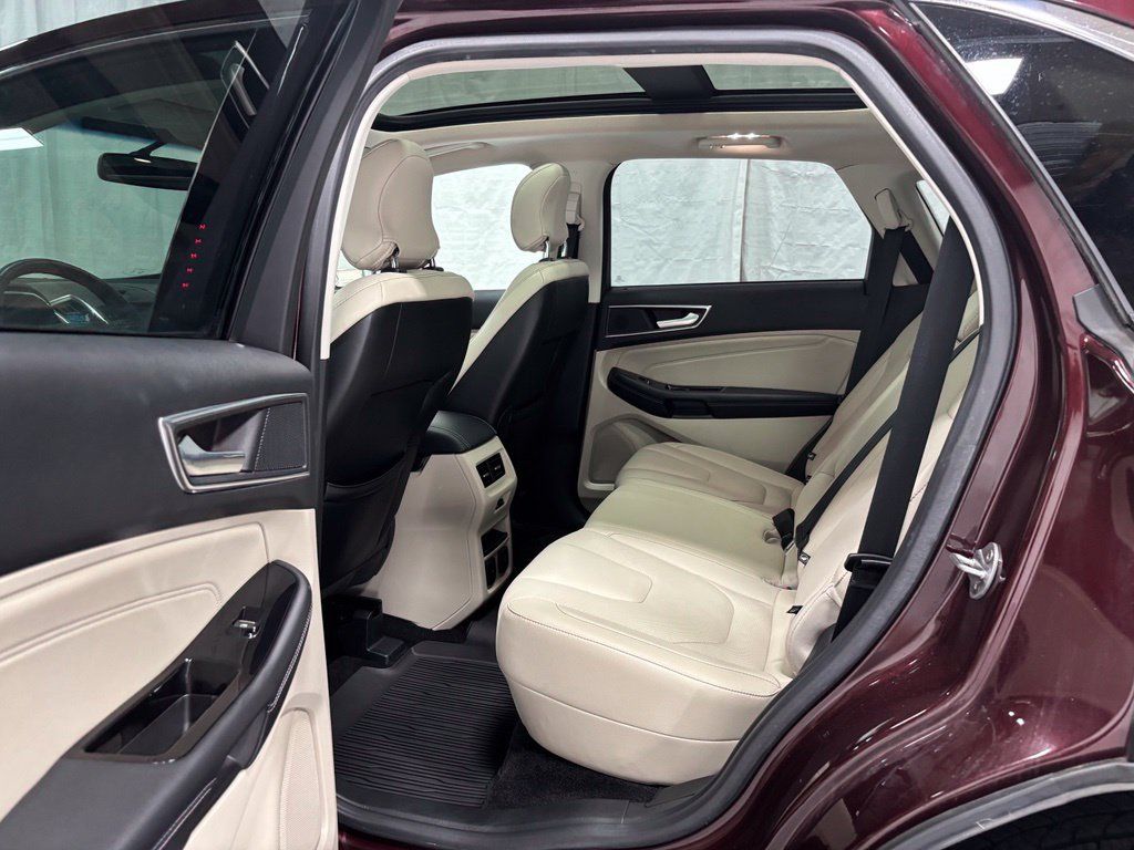 Used 2018 Ford Edge Titanium w/ Equipment Group 301A AWD/4WD image 41