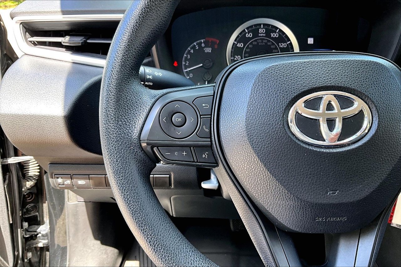 Used 2020 Toyota Corolla LE FWD image 10