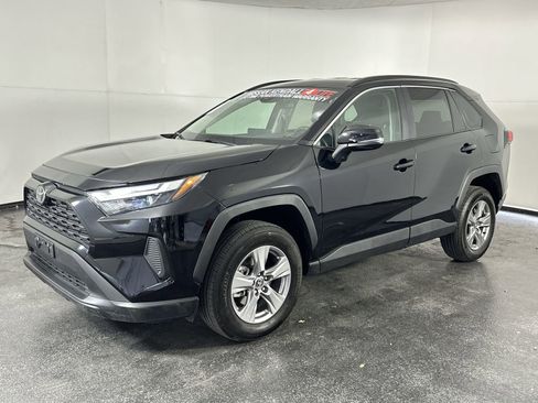Used 2025 Toyota RAV4 XLE image 4