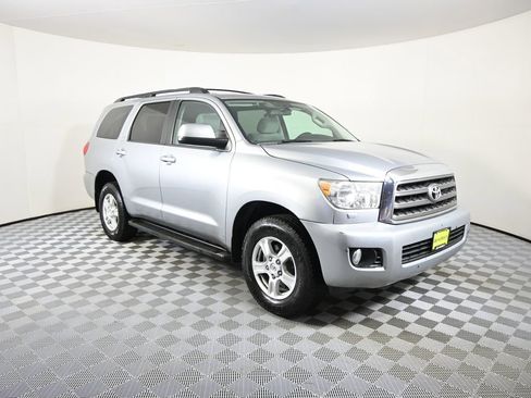 Used 2016 Toyota Sequoia SR5 AWD/4WD image 9