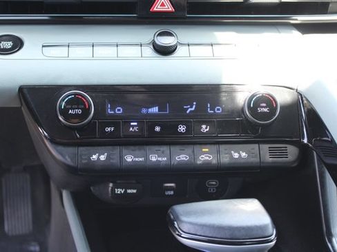 Used 2024 Hyundai Elantra Limited FWD image 14