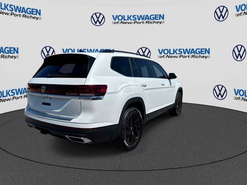 Certified 2026 Volkswagen Atlas SE FWD image 14