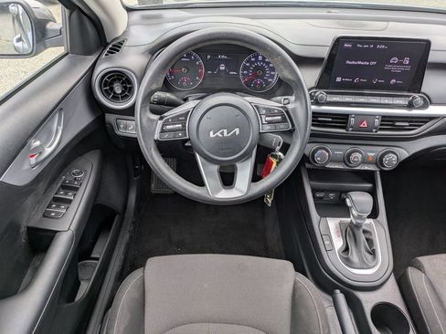 Used 2024 Kia Forte LXS w/ LXS Technology Package FWD image 16
