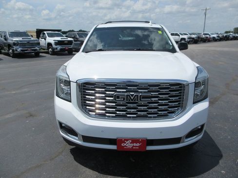 Used 2020 GMC Yukon XL Denali w/ Denali Premium Package AWD/4WD image 11