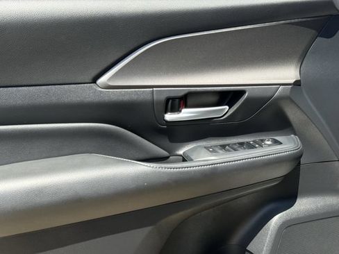 Used 2025 Toyota Grand Highlander AWD image 24