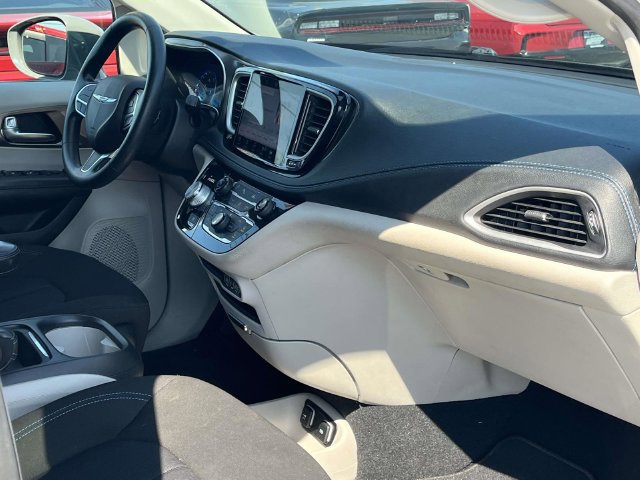 Certified 2021 Chrysler Pacifica Touring FWD image 24