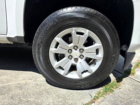 Used 2017 Chevrolet Colorado LT w/ LT Convenience Package image 12