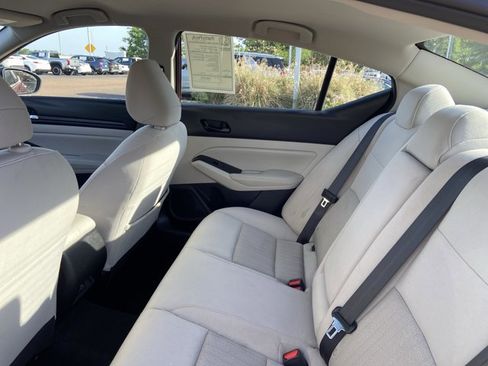 Used 2025 Nissan Altima 2.5 SV image 17