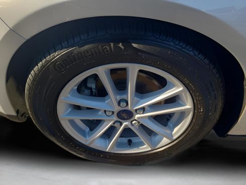 Used 2018 Ford Focus SE image 32