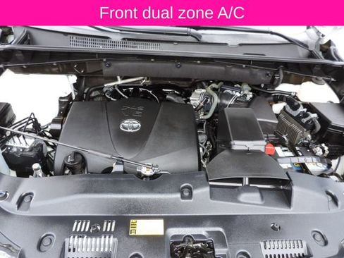 Used 2019 Toyota Highlander XLE FWD image 19