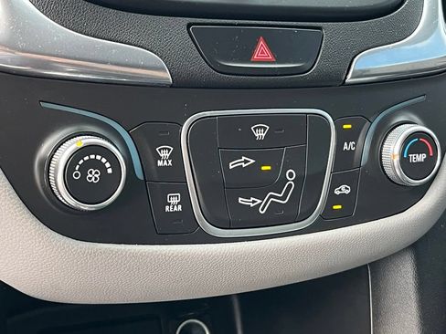 Used 2020 Chevrolet Equinox LS w/ LS Convenience Package FWD image 18