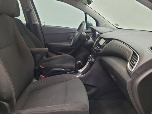 Used 2019 Chevrolet Trax LS w/ LPO, Cargo Package FWD image 21