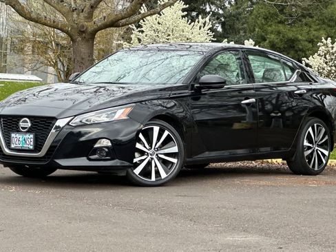 Used 2022 Nissan Altima 2.5 Platinum AWD/4WD image 1