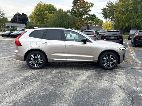 New 2026 Volvo XC60 B5 Plus w/ Climate Package image 4