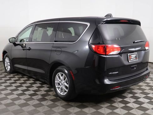 Used 2023 Chrysler Voyager LX FWD image 6