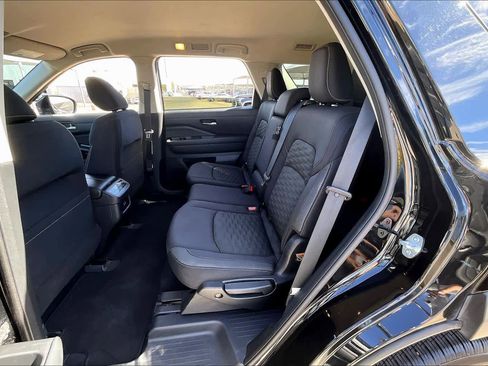 Used 2022 Nissan Pathfinder SV image 18