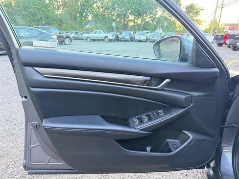 Used 2018 Honda Accord Sport image 12