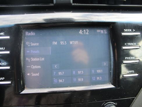 Used 2019 Toyota Camry SE image 7