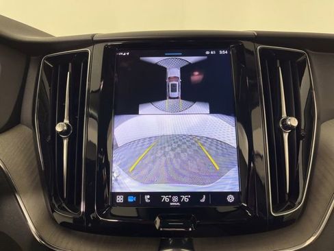 Used 2025 Volvo XC60 B5 Plus image 25