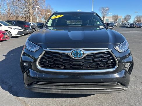 Used 2023 Toyota Highlander Limited image 2