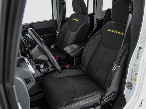 Used 2014 Jeep Wrangler Unlimited Sahara w/ Dual Top Group AWD/4WD image 30