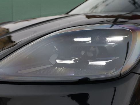 Used 2024 Porsche Cayenne Coupe image 43