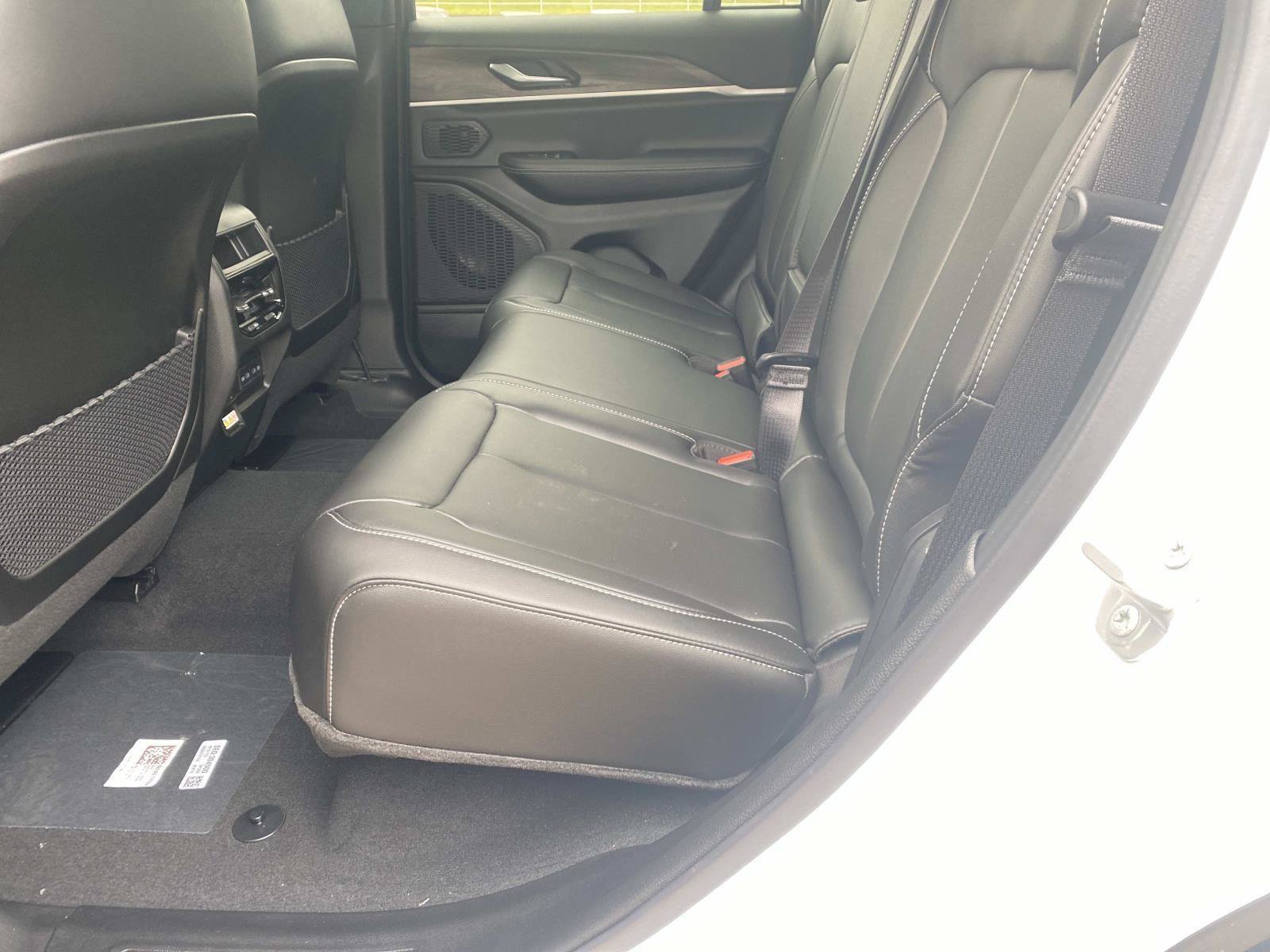 New 2027 Jeep Grand Cherokee Limited AWD/4WD image 10