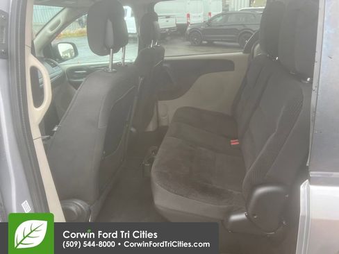 Used 2018 Dodge Grand Caravan SE image 13
