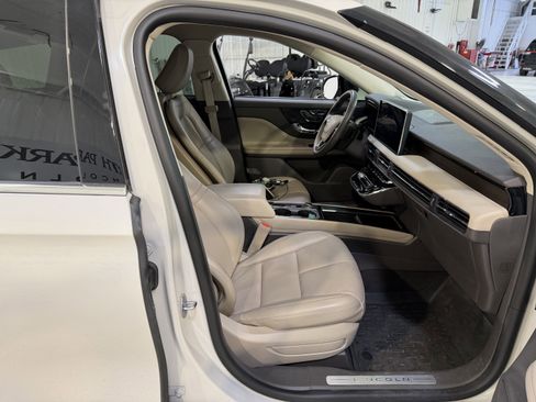 Used 2024 Lincoln Corsair Reserve image 13