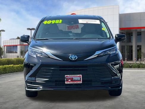 Certified 2024 Toyota Sienna LE AWD/4WD image 11