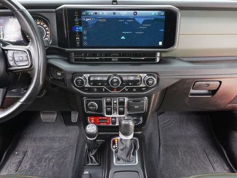 Used 2024 Jeep Gladiator Mojave AWD/4WD image 17