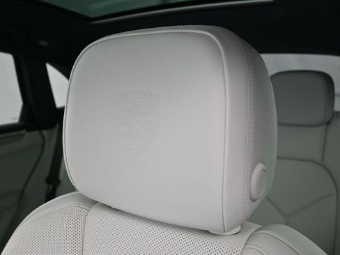Certified 2023 Porsche Macan Turbo AWD/4WD image 20