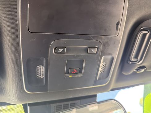 Used 2025 Toyota Camry SE FWD image 5