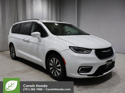 Used 2021 Chrysler Pacifica Touring-L w/ Premium & Safety Sphere Group