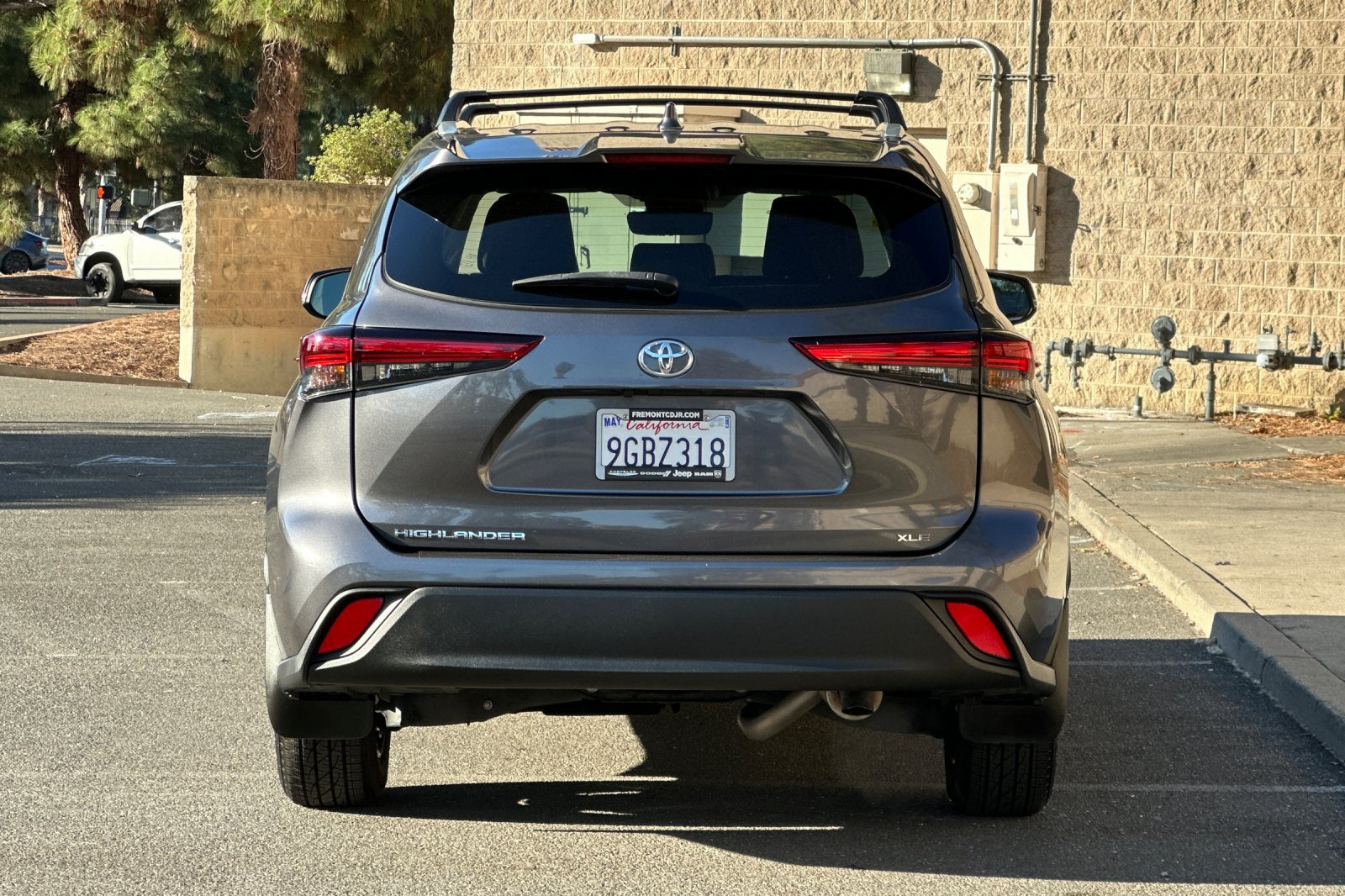 Used 2023 Toyota Highlander XLE FWD image 4