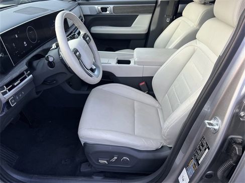Used 2025 Hyundai Santa Fe Limited image 9