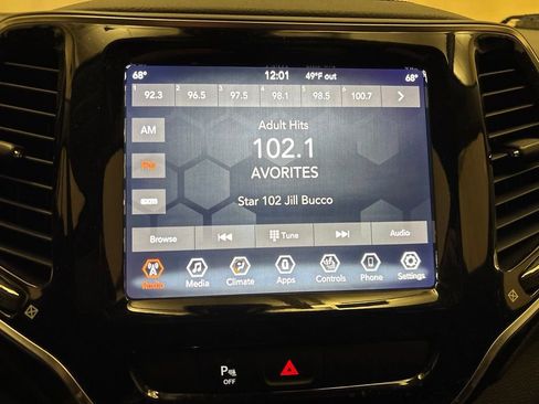 Used 2019 Jeep Cherokee Limited FWD image 20