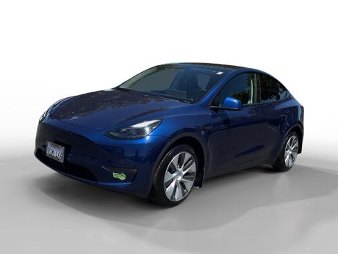 Used 2023 Tesla Model Y Long Range AWD/4WD image 1