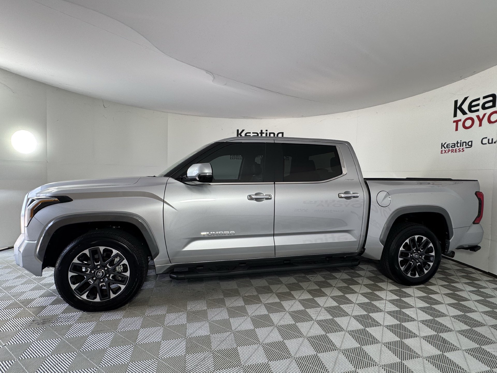 Used 2025 Toyota Tundra Limited w/ Power Package RWD image 8