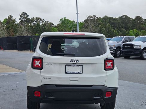 Used 2023 Jeep Renegade Latitude AWD/4WD image 6