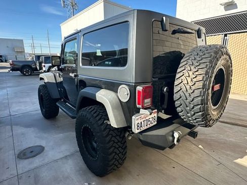 Used 2017 Jeep Wrangler Rubicon w/ Power Convenience Group AWD/4WD image 6