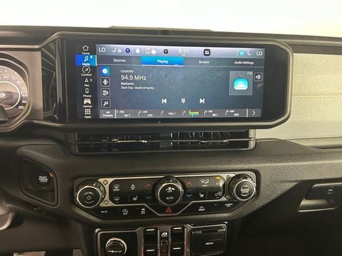 Used 2024 Jeep Gladiator Sport AWD/4WD image 21
