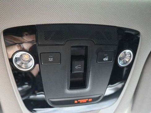 Used 2025 Kia Sorento S w/ Panoramic Sunroof Package FWD image 18