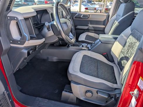 Used 2023 Ford Bronco Wildtrak image 9