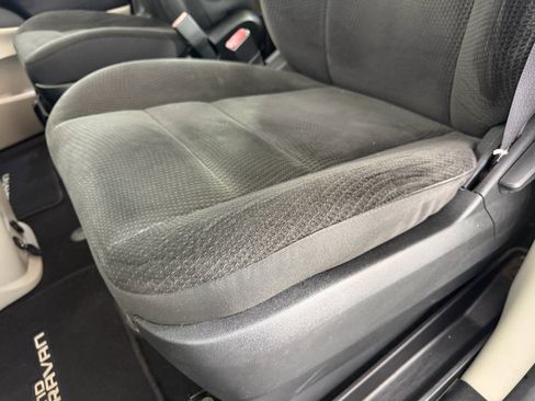 Used 2017 Dodge Grand Caravan SE w/ Power Window Group image 18