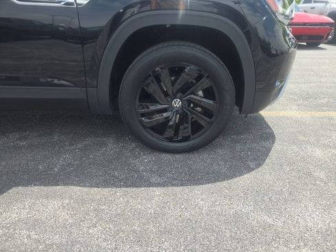 Used 2023 Volkswagen Atlas Cross Sport SE w/ Black Wheel Package AWD/4WD image 8