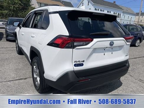 Used 2022 Toyota RAV4 LE AWD/4WD image 9
