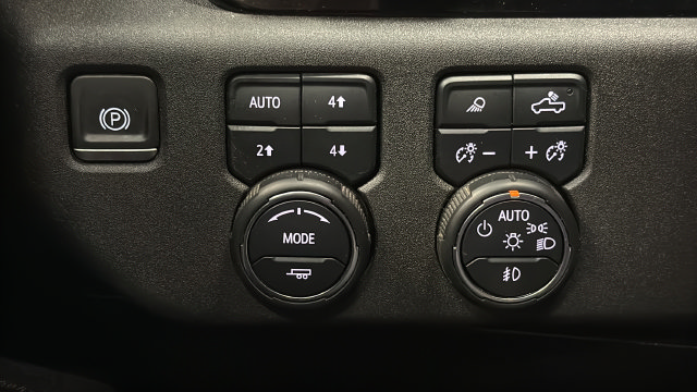 Used 2024 Chevrolet Silverado 3500 High Country w/ High Country Premium Package AWD/4WD image 30