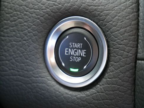 Used 2024 GMC Yukon XL Denali AWD/4WD image 31